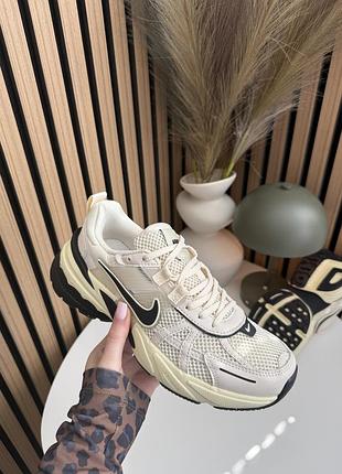 Кросівки жіночі nike v2k run розпродаж!
