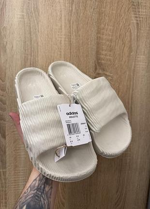 Чоловічі капці adidas adilette originals 42-43 розмір. нові з бірками