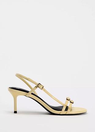 Босоніжки zara 36р