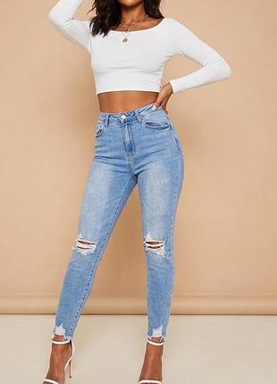 Голубые джинсы скинни prettylittlething с высокой талией и разрезами (size m / uk 10)