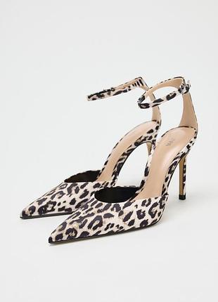 Босоніжки zara 38
