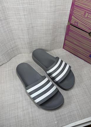 Оригінальні шльопанці adidas
