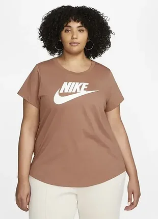 Женская спортивная футболка nike