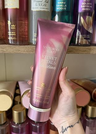 Лосьйон для тіла вікторія сікрет victoria’s secret velvet petals vacation