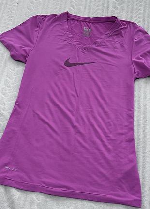 Жіноча футболка nike