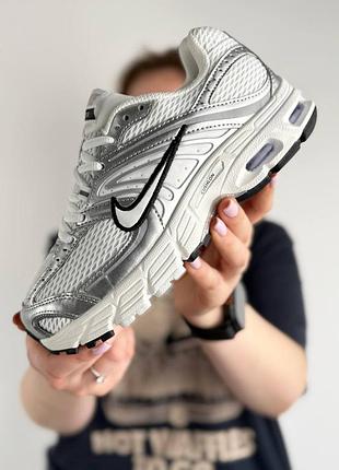 Женские кроссовки nike air max moto 2k white metallic