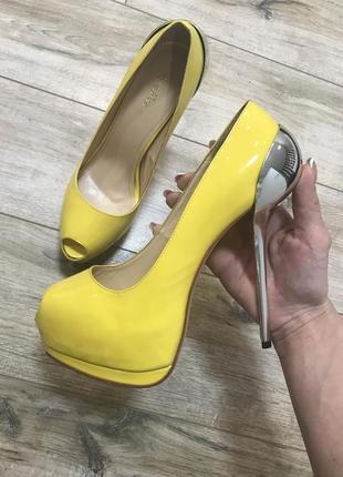 Фірмові туфлі sexy fairy з відкритим носочком