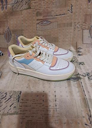 Кроссовки женские 39р. bershka
