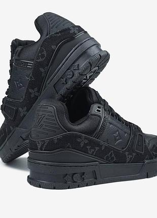 Lv trainer total black 7