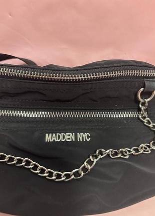 Жіноча сумка-бананка madden nyc chain pocket fanny pack чорного кольору