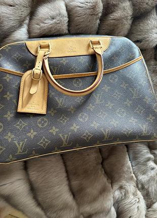 Это винтажная женская сумка louis vuitton deauville из канвы .