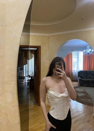 Білий корсетний топ prettylittlething