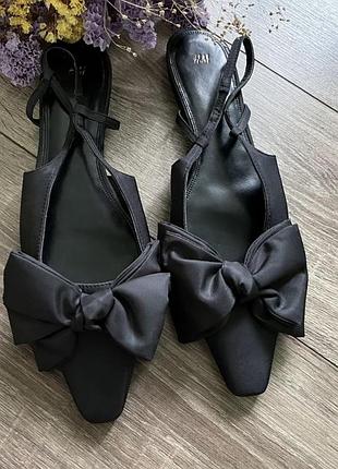 Чорні атласні босоніжки,сандалии ,слінгбеки бренда h&m