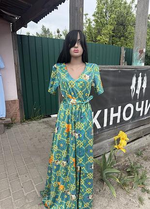 Вечірня атласна сукня в підлогу