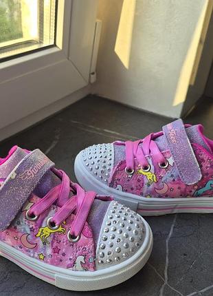 Яскраві кеди skechers