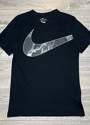Футболка nike big swoosh central logo s-m size