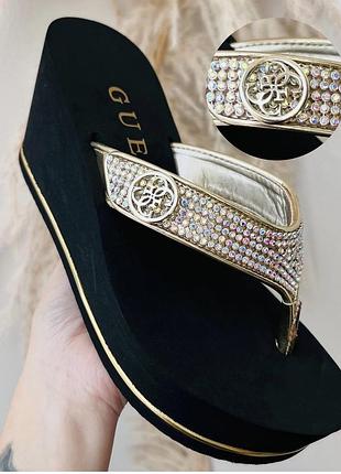 Шльопанці guess