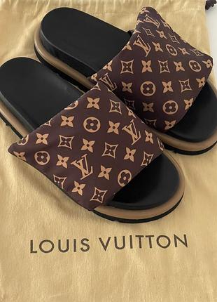 Louis vuitton шльопанці pool pillow flat comfort mules 38 р
