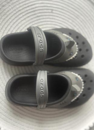 Дитячі шльопанці crocs shark оригінал, чорні, легкі та зручні