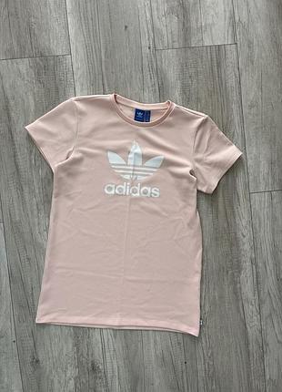 Рожева спортивна сукня adidas