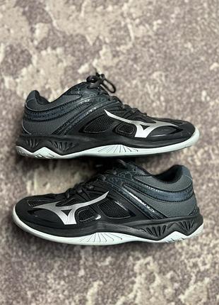 Кросівки mizuno оригінал  розмір 38