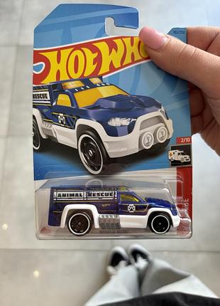Машинка hot wheels
