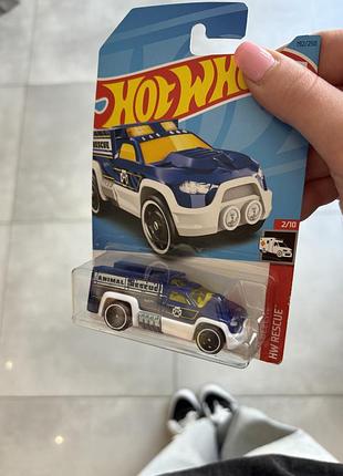 Машинка hot wheels 2