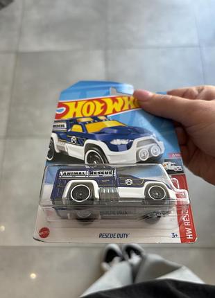 Машинка hot wheels 3