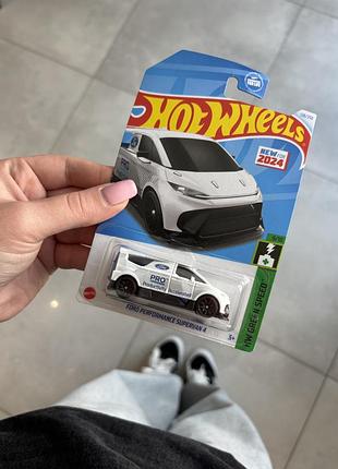 Машинка hot wheels
