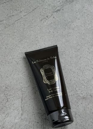 Молочко для тіла з ароматом амбри, мускусу і сандала body lotion amber musk sandalwood