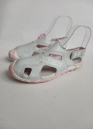 Босоніжки under armour