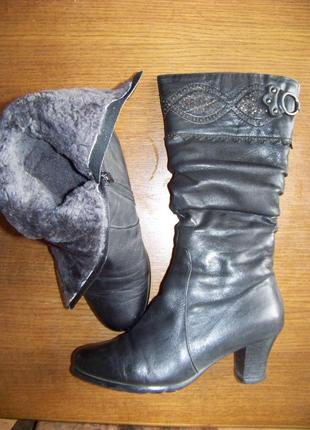 Черные кожаные зимние сапоги с небольшим каблуком и на цигейке 36 р. juvkel 24.5 см