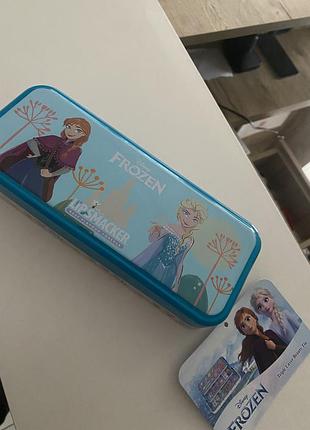 Набір дитячої косметики lip smacker disney frozen у тришаровому металевому кейсі.