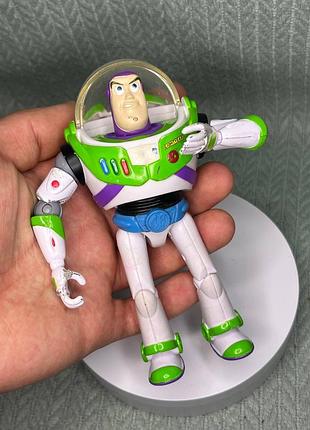 Колекційна фігурка базза лайтера (buzz lightyear) 2
