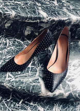 Туфли kurt geiger интересный каблук