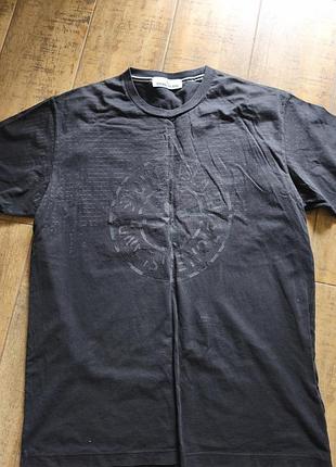 Мужская футболка бренда stone island.