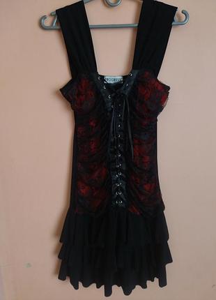 Короткое платье с кружевом