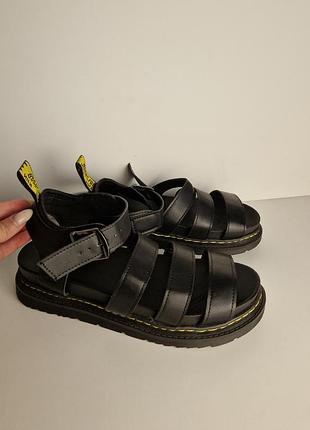 Босоніжки жіночі на платформі стиль martens чорні гладіатори