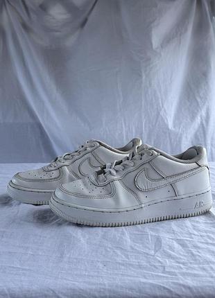 Кросівки nike air force 1 у білому кольорі