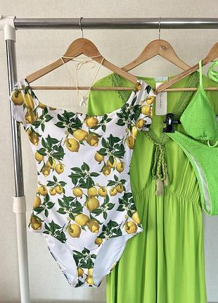 Суцільний жіночий купальник з чашечками лимонний принт 🍋🍋🍋