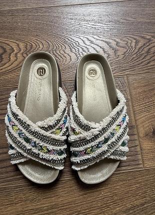 Шльопанці river island
