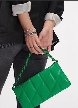 Зелена сумка cross body 
в м'якеньому прошивку .