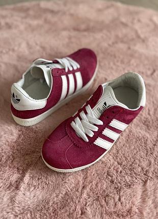 Жіночі кросівки adidas gazelle у розмірі 37, 37,5