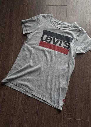 Футболка від levi’s