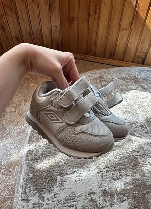Umbro дитячі кросівки 23 розмір
