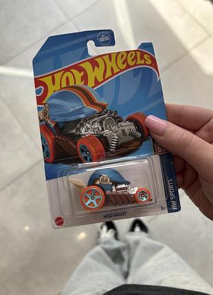 Машинка hot wheels