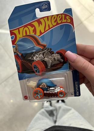 Машинка hot wheels 2