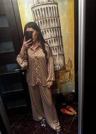 Продам стильний костюм 🥰
