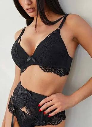 Бюстик черная формованная чашка без косточек hunkemoller.