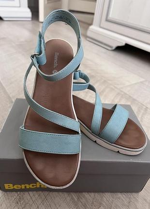 Босоніжки bench. оригінальні в ідеальному стані, розмір 35(23см)